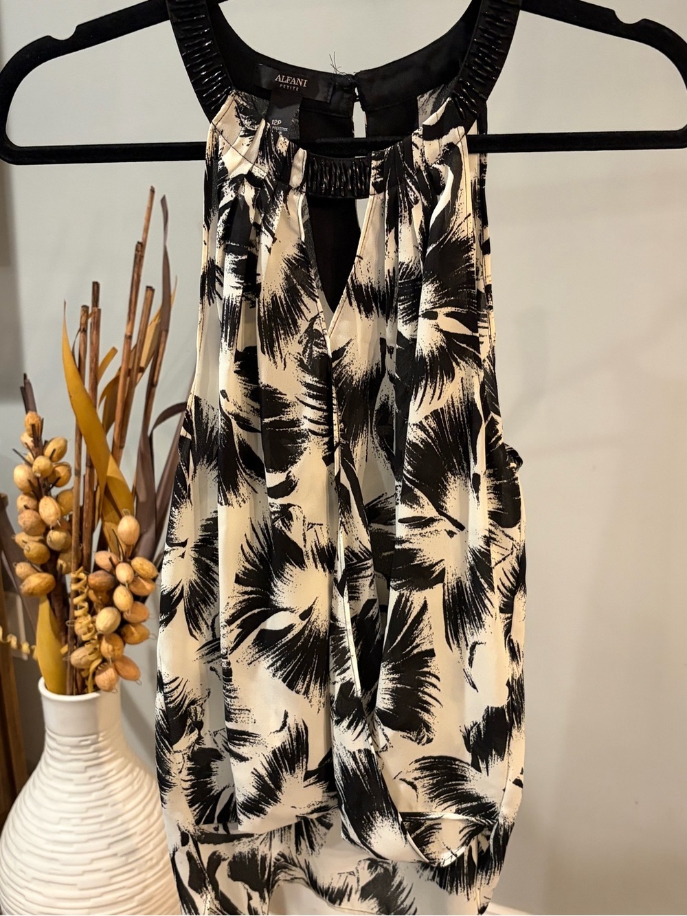 Alfani Black & Cream Halter-Style Printed wrap blouse size 12P/large